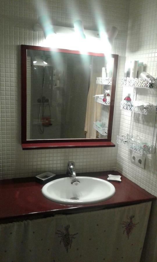 Habitacion Doble En Casa Particular กาดาเกส ภายนอก รูปภาพ