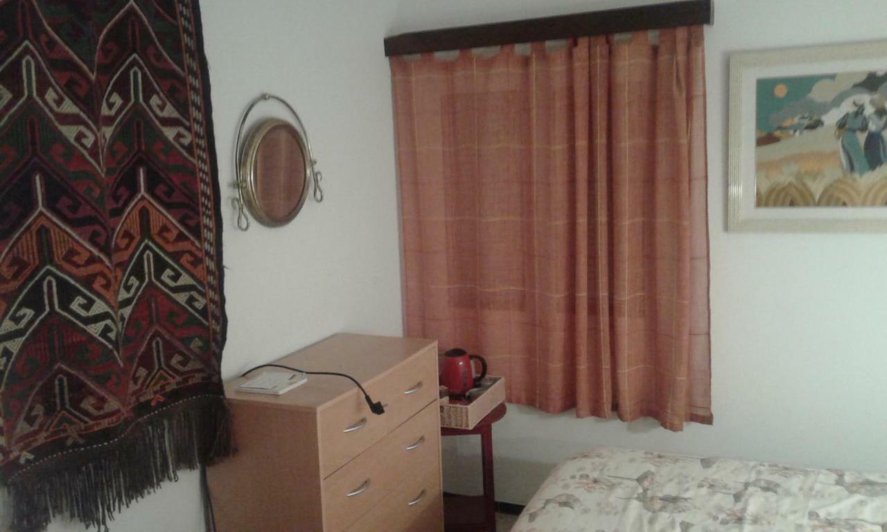 Habitacion Doble En Casa Particular กาดาเกส ภายนอก รูปภาพ